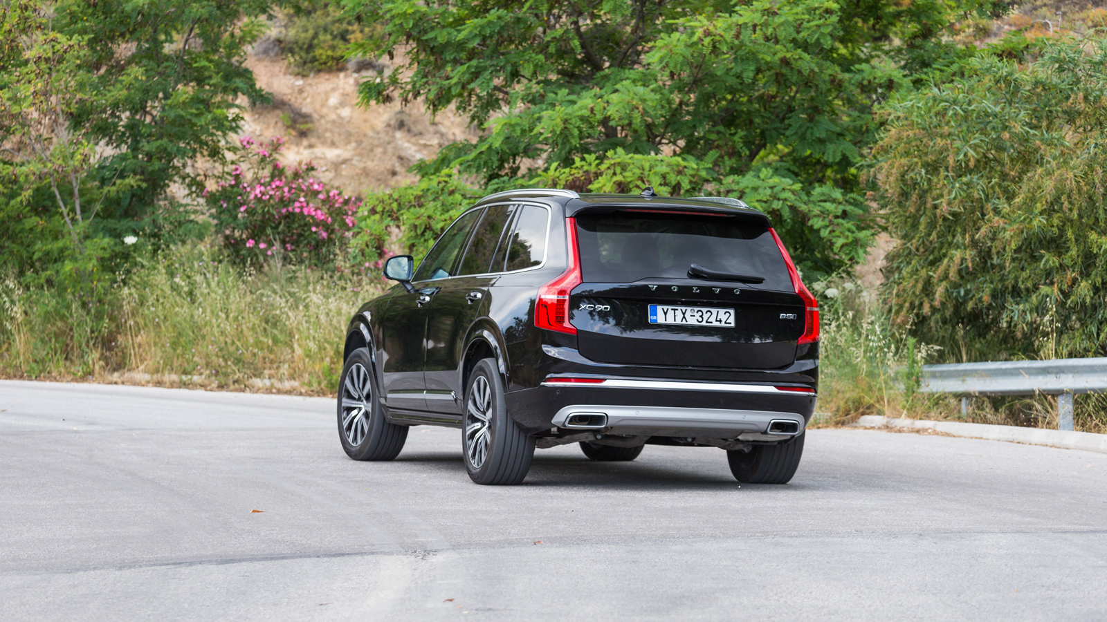 Volvo XC90: Ασφαλές «θηρίο» που καίει κάτω από 9 λτ/100 χλμ  